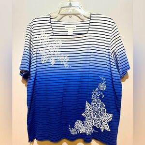 Alfred Dunner White and Blue Boxy Short Sleeve T-Shirt. Size L